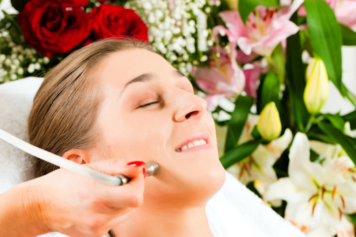 SHBBFAS006 Provide Specialised Facial Treatments